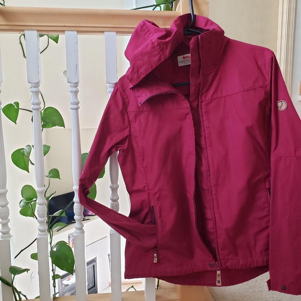 Fjallraven Stina Jacket in Plum